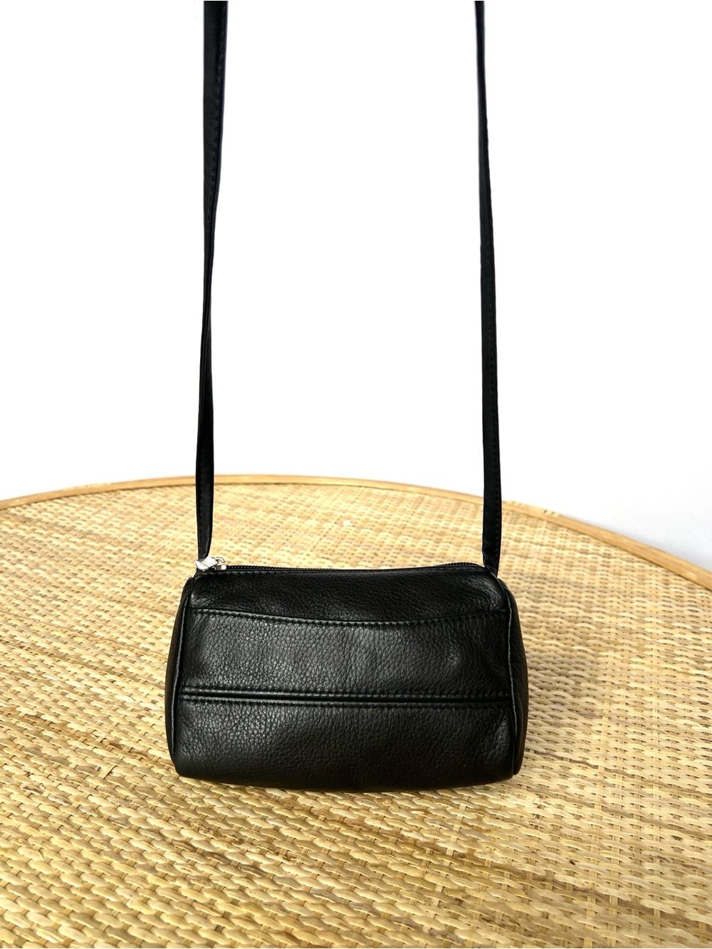 Wilson’s Leather Vintage Soft Black Small Crossbody Purse Bag Zip Close Pocket